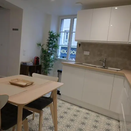 La Chouette - Atypique & Lumineux, Place Jean Jaures 카스트르